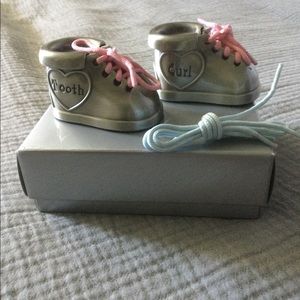 BNIB Baby’s First Tooth & Curl Booty Keepsake Set